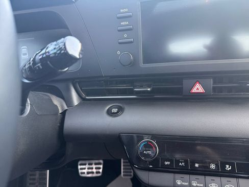 Used 2025 Hyundai Elantra Sport FWD image 18