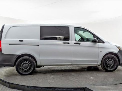 Used 2018 Mercedes-Benz Metris image 9