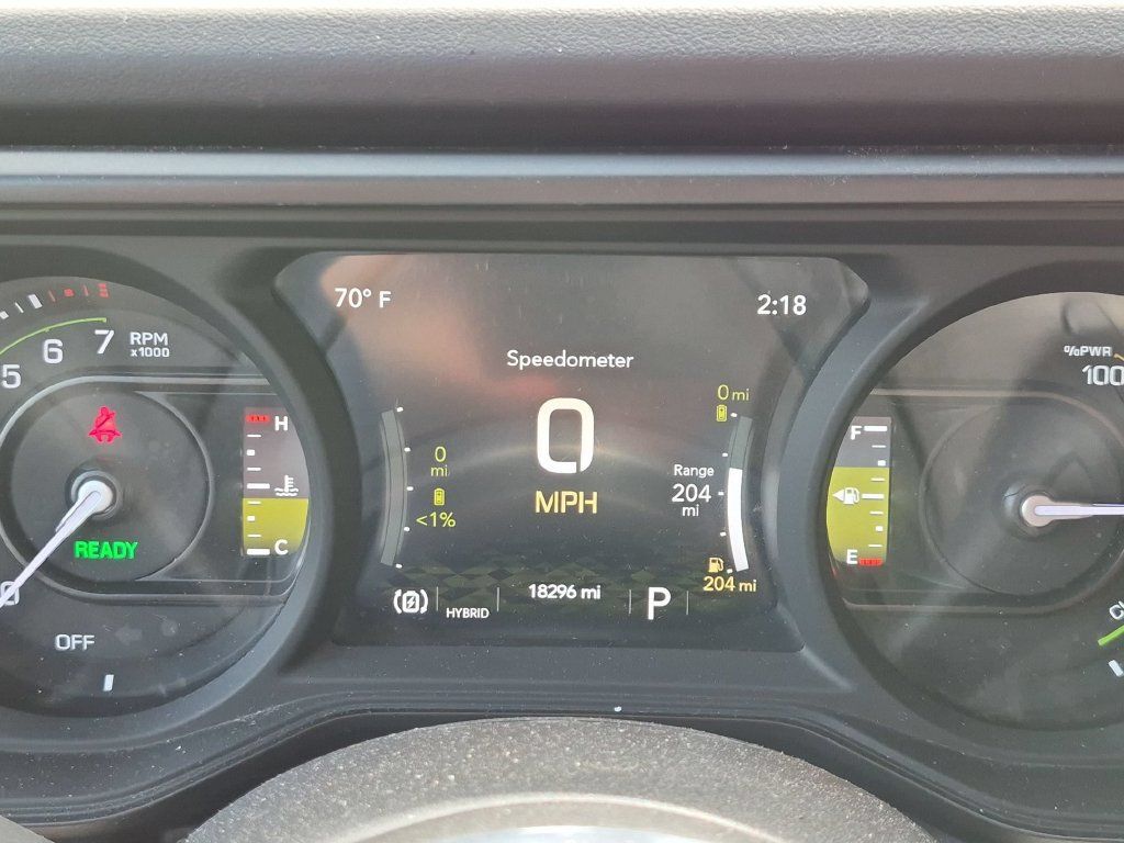 Used 2024 Jeep Wrangler Unlimited Sahara w/ Technology Group AWD/4WD image 15