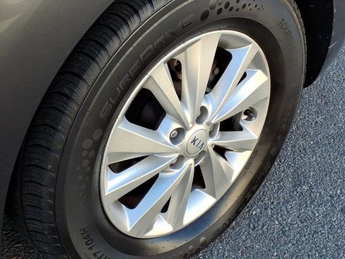 Used 2016 Kia Sedona LX w/ LX Convenience Package image 13