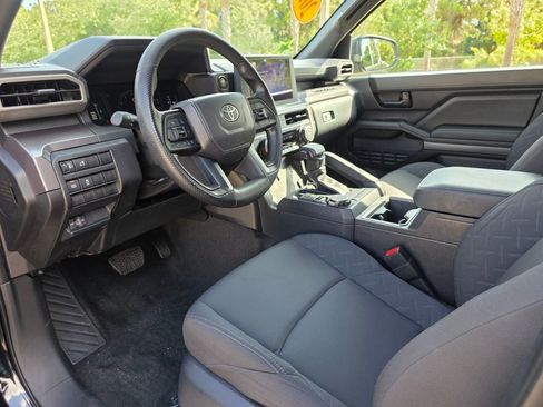 Certified 2025 Toyota Tacoma SR5 AWD/4WD image 25
