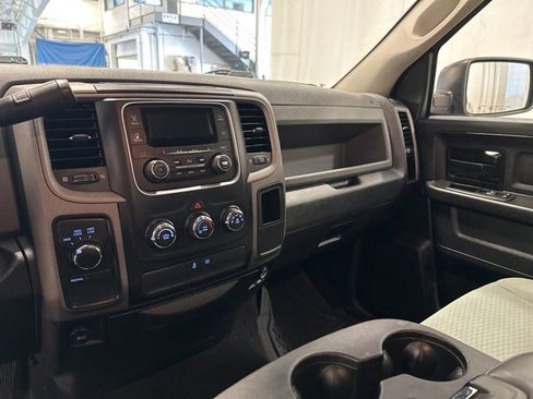 Used 2017 RAM 1500 ST w/ SXT Appearance Group image 18
