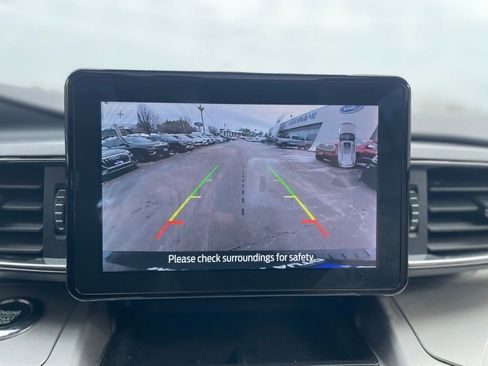 Used 2022 Ford Explorer XLT w/ Equipment Group 202A image 16