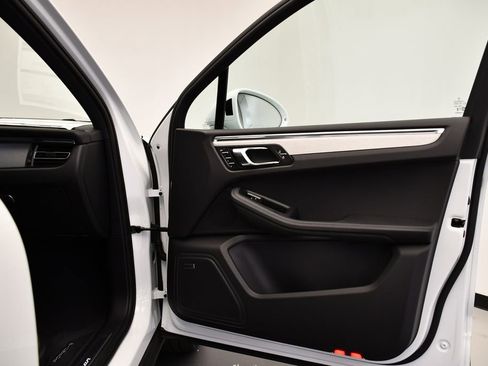 Certified 2026 Porsche Macan AWD/4WD image 48