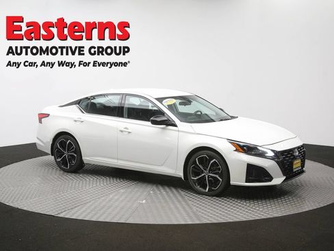 Used 2023 Nissan Altima 2.5 SR FWD image 48