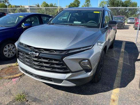 Used 2024 Chevrolet Blazer LT w/ Convenience Package FWD image 3