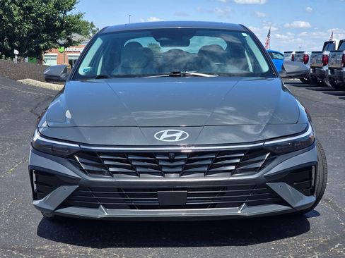 Used 2024 Hyundai Elantra Limited FWD image 3