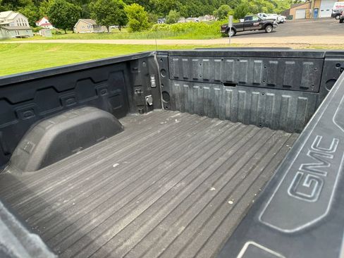 Used 2022 GMC Sierra 1500 SLT w/ SLT Premium Plus Package AWD/4WD image 17