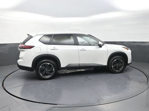 Used 2025 Nissan Rogue SV AWD/4WD image 9