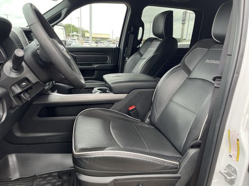 Used 2025 RAM 3500 Laramie AWD/4WD image 39