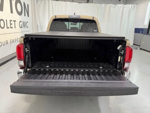 Used 2019 Toyota Tacoma SR5 AWD/4WD image 32