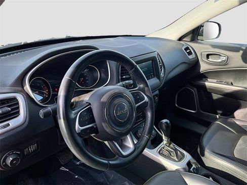 Used 2019 Jeep Compass Latitude image 9