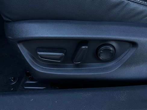 Used 2025 Toyota Camry SE image 11