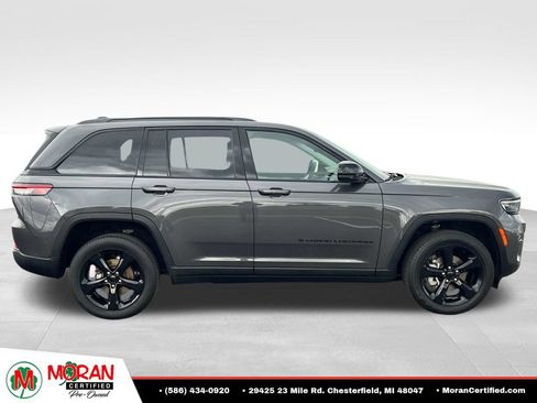 Used 2024 Jeep Grand Cherokee Limited w/ Black Appearance Package AWD/4WD image 6