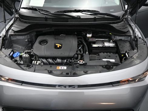Used 2025 Kia Soul LX w/ LX Technology Package FWD image 28