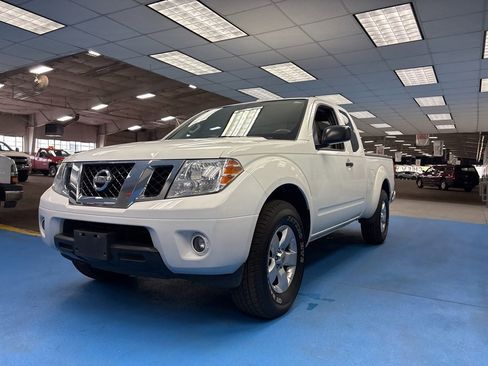 Used 2013 Nissan Frontier SV w/ SV Value Truck Pkg image 11