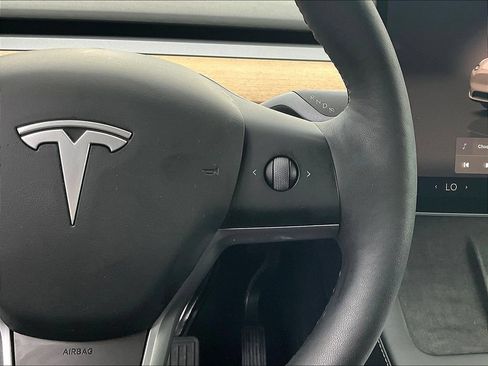 Used 2024 Tesla Model Y Long Range AWD/4WD image 12