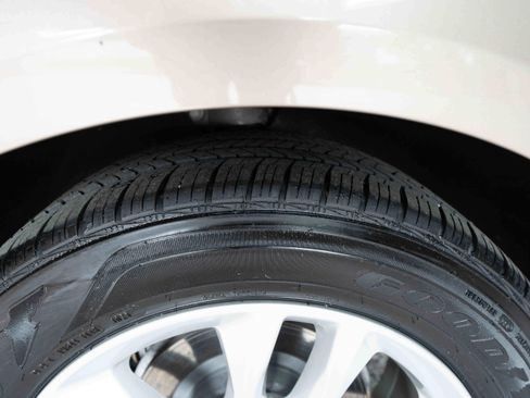 Used 2018 Chevrolet Malibu RS w/ Leather Package FWD image 29