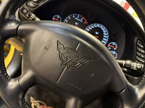 Used 2002 Chevrolet Corvette Convertible w/ Preferred Equipment Group2 RWD image 17