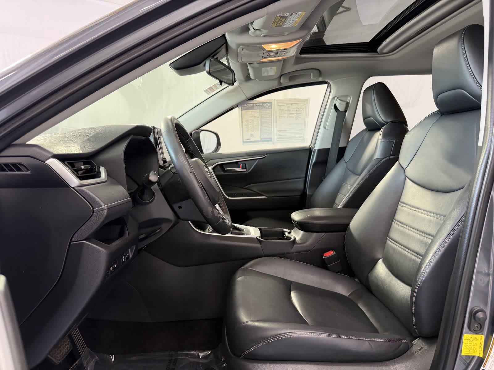 Used 2021 Toyota RAV4 XLE Premium AWD/4WD image 10