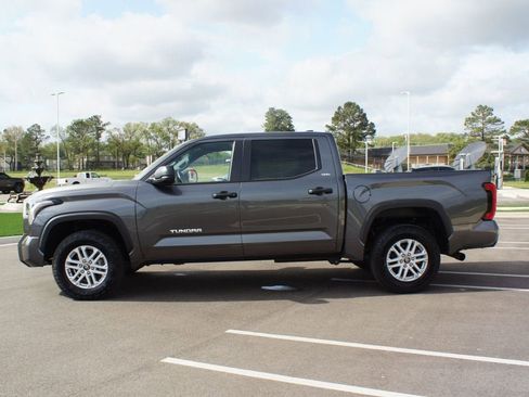 Used 2025 Toyota Tundra SR5 AWD/4WD image 12
