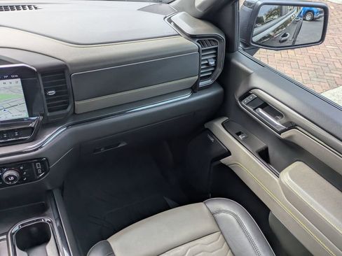 Used 2025 Chevrolet Silverado 1500 ZR2 image 17