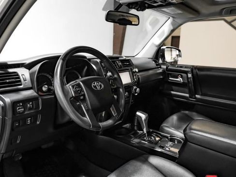 Used 2017 Toyota 4Runner TRD Off-Road Premium image 3