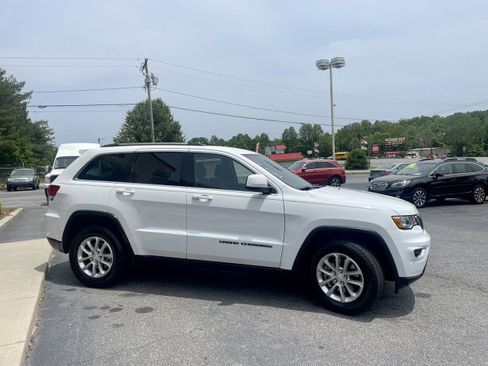 Used 2021 Jeep Grand Cherokee Laredo image 29