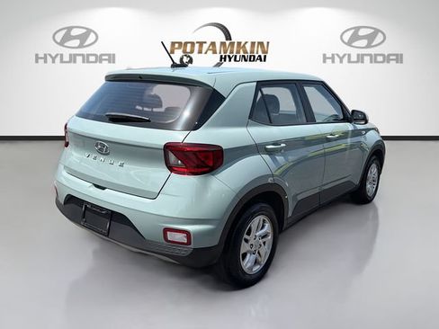 Certified 2025 Hyundai Venue SE FWD image 5