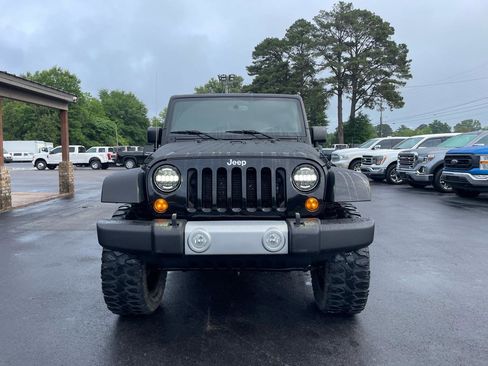 Used 2015 Jeep Wrangler Unlimited Sahara w/ Connectivity Group AWD/4WD image 3