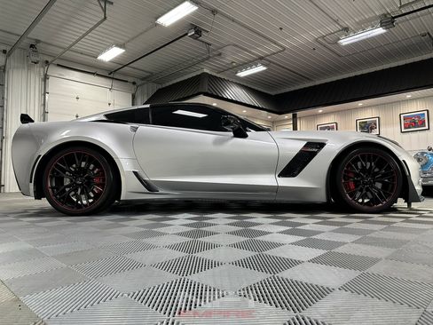 Used 2016 Chevrolet Corvette Z06 w/ 3LZ Preferred Equipment Group image 17