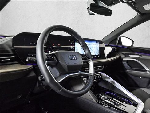 Certified 2025 Audi Q5 Premium w/ Convenience Package AWD/4WD image 10