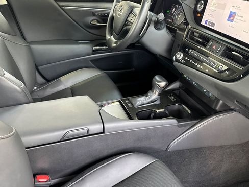 Used 2025 Lexus ES 300h w/ Premium Package FWD image 19