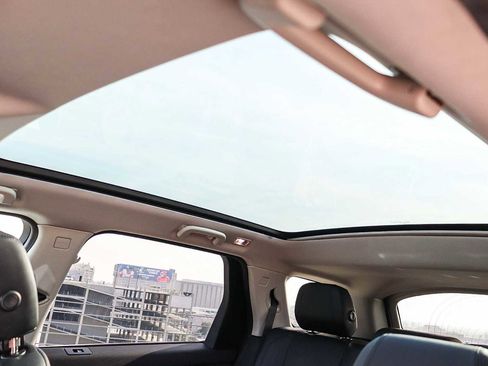 Used 2018 Land Rover Discovery Sport HSE image 25