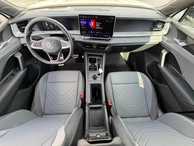 Certified 2026 Volkswagen Tiguan SE R-Line AWD/4WD image 17