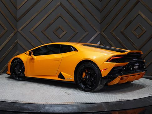 Used 2020 Lamborghini Huracan EVO image 13