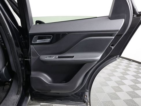 Used 2017 Jaguar F-PACE Premium image 23