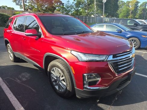 Used 2023 Chevrolet Traverse LT FWD image 3