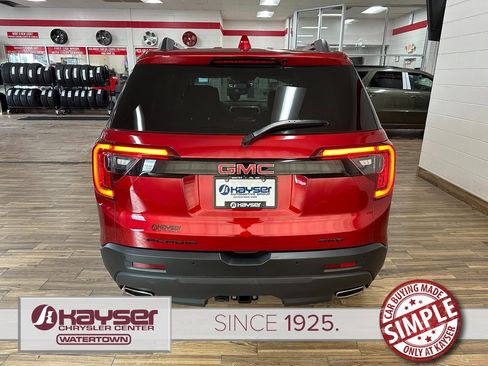 Used 2023 GMC Acadia SLE w/ Driver Convenience Package image 4