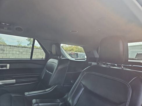 Used 2023 Ford Explorer XLT w/ Equipment Group 202A image 14