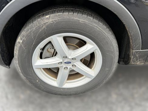 Used 2017 Ford Explorer XLT image 8