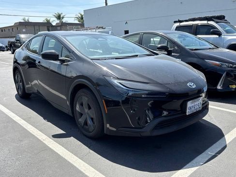 Used 2024 Toyota Prius LE FWD image 1