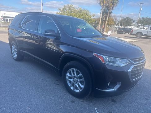 Used 2021 Chevrolet Traverse LT image 1