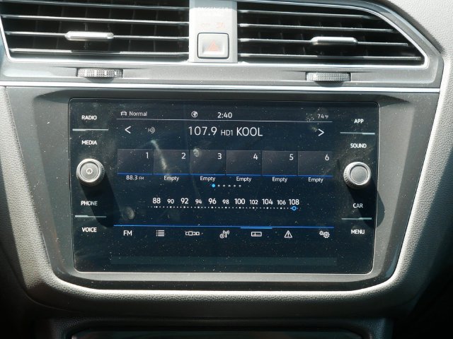 Certified 2023 Volkswagen Tiguan SE w/ Panoramic Sunroof Package AWD/4WD image 28
