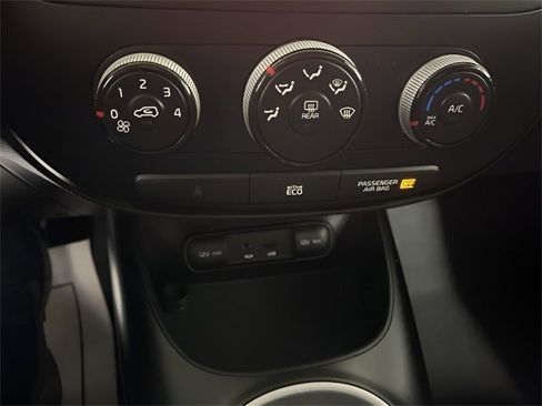 Used 2014 Kia Soul + image 22