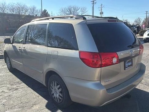 Used 2009 Toyota Sienna CE image 3