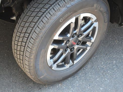 Used 2025 Toyota Tacoma TRD Sport AWD/4WD image 11