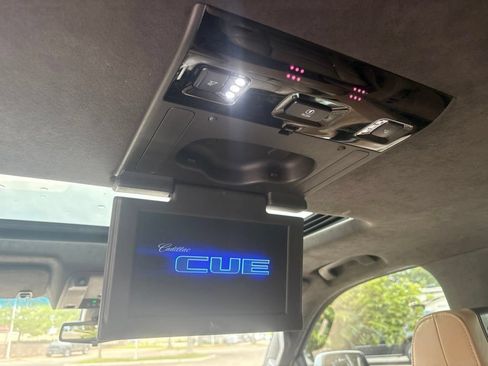 Used 2018 Cadillac Escalade Platinum AWD/4WD image 21