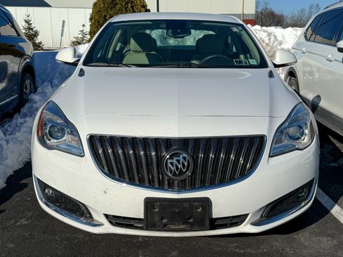Used 2016 Buick Regal image 2