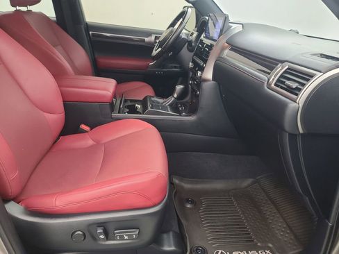 Used 2023 Lexus GX 460 Premium w/ Accessory Package image 14
